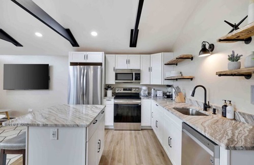 Tobyhanna House | Modern 5BR SAUNA Poconos Home Near All Attractions