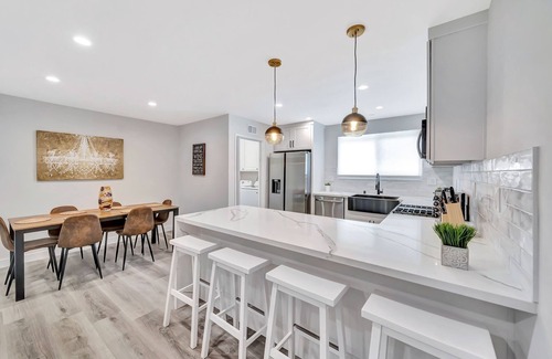 West Hills House | Modern 5BR with 2 King Beds, Huge Yard & Jacuzzi!