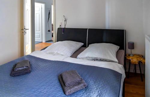 Center Villa | Modern 6 bathroom villa in the city