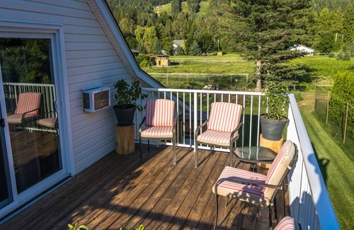 Revelstoke House | Modern 6 Bed 5.5 Bath Lodge Right Under Revelstoke Mountain Resort
