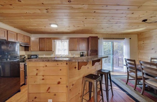 Hickory Hills Cabin | Modern 6BR Cabin- Hot Tub, Theater, Basketball