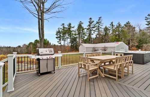 New London House | Modern 7-BR Chalet Minutes to Mt. Sunapee
