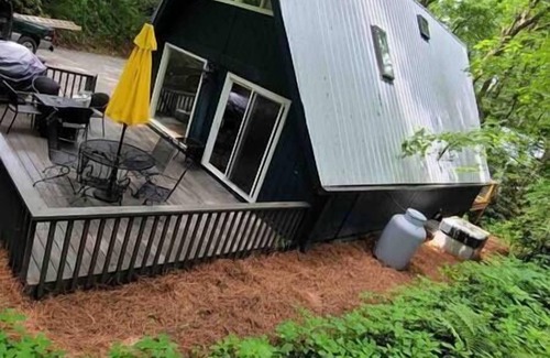 Highlands Ski Chalet | Modern A-frame, Large Deck, 5 Min walk to Main st.