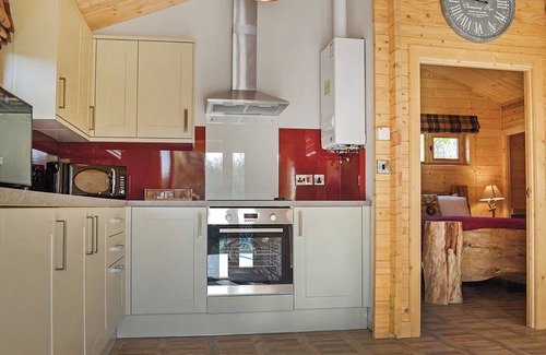 Welsh Frankton Ski Chalet | Modern and bespoke luxury lodge perfect for couples looking for a revitalizing escape.