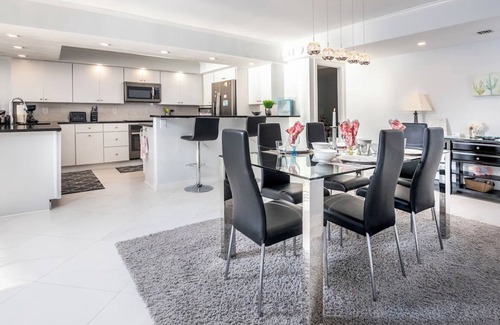 Key Colony Beach Condo | Modern and Bright Remodeled Oceanfront 2bedroom Condo