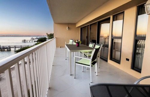 Key Colony Beach Condo | Modern and Bright Remodeled Oceanfront 2bedroom Condo