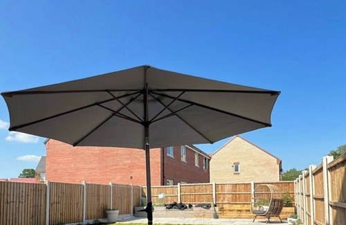 Winsford House | Modern and Bright 3BD House