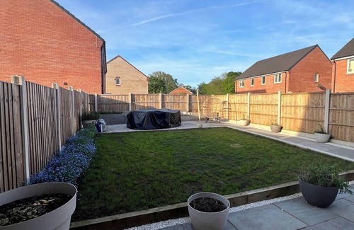 Winsford House | Modern and Bright 3BD House