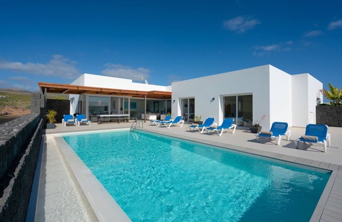 Puerto Calero Villa | Modern and bright Villa in Puerto Calero