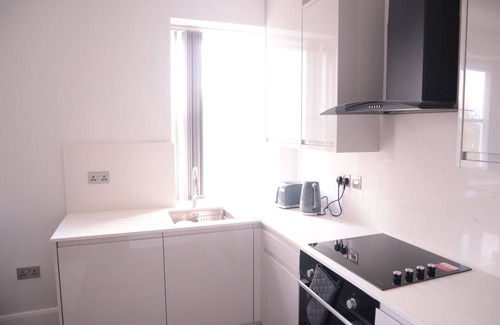St. George's Apartment | Modern and Bright Flat- in Vibrant Camden