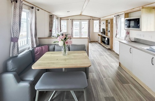 Bleadon House | Modern and contemporary 12ft wide caravan with one double and one twin.