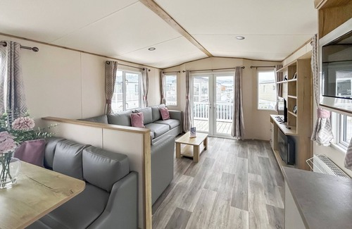 Bleadon House | Modern and contemporary 12ft wide caravan with one double and one twin.