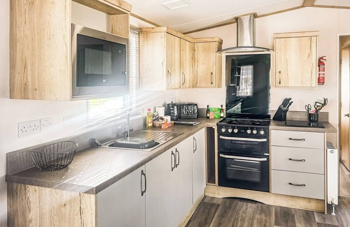 Bleadon House | Modern and contemporary 12ft wide caravan with one double and one twin.