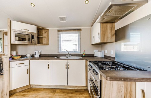 Bleadon House | Modern and contemporary 12ft-wide caravan with one double and one twin.