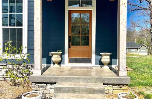 Vine Grove House | Modern and Comfortable 5BR located conveniently near Ft. Knox and Elizabethtown!