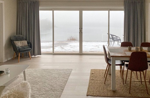 Kinda Municipality House | Modern and comfortable cottage overlooking lake Åsunden.