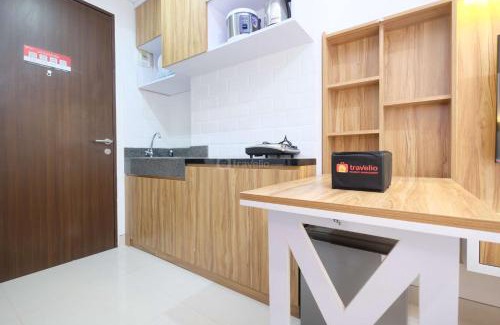 Depok Apartment | Modern and Comfy Studio at Transpark Cibubur Apartment By Travelio