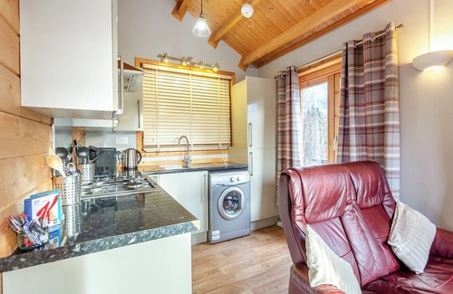 Banchory Ski Chalet | Modern and cosy lodge with one double and en suite walk in shower.