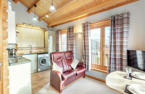 Banchory Ski Chalet | Modern and cosy lodge with one double and en suite walk in shower.