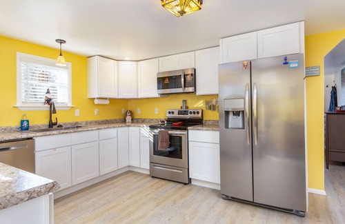 Peru House | Modern and Cozy Cabin short walk to Lake Champlain - Dog Friendly!
