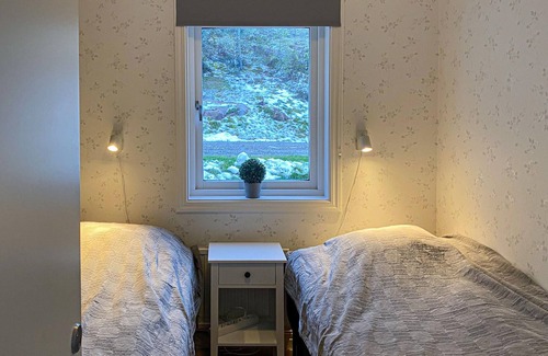 Kinda Municipality House | Modern and cozy cottage overlooking lake Åsunden.