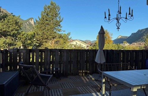 Vils Apartment | Modern and cozy with mountain views - perfect for groups, families and workations!