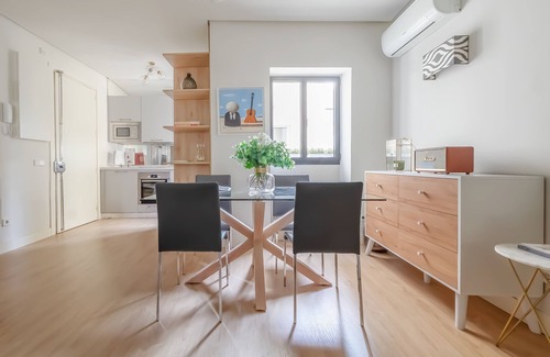 Recoletos Apartment | Modern and elegant apartment in Barrio de Salamanca