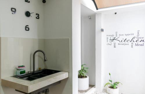 Zona 7 Apartment | Modern and Elegant Near Tikal Futura and Miraflores H8