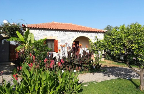 Lefktron House | Modern and lovely decorated stone bungalow in beautiful complex