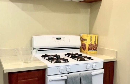 Albany House | Modern and Perfect Self Contained 4B/2BA Home + Parking + BART