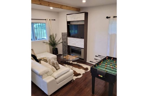 Rawdon Ski Chalet | Modern and rustic chalet on the edge of a peaceful lake in Rawdon.