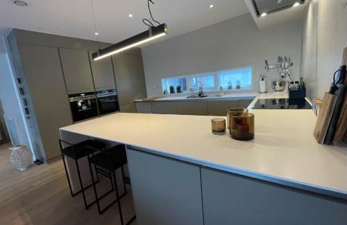 Tromso House | Modern and sentral home - close to centrum and nature