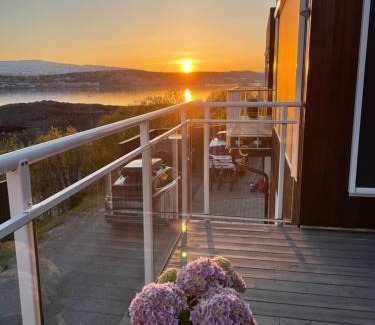 Tromso House | Modern and sentral home - close to centrum and nature
