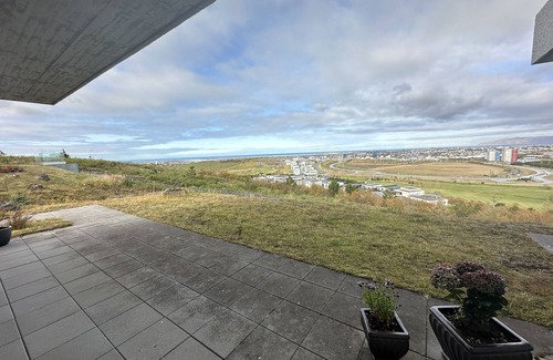 Kopavogur Apartment | Modern and Spacious 2 bedroom apartment in Kópavogur, great view !