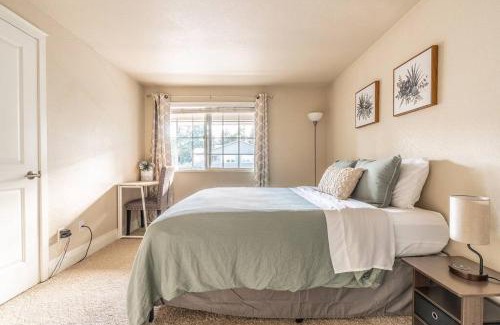 Haller Lake Apartment | Modern and spacious Apartment- Gym, Wifi, Free Parking
