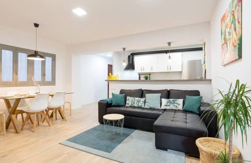 Poligono Alameda Apartment | Modern and Spacious in Malaga center, with Garage!