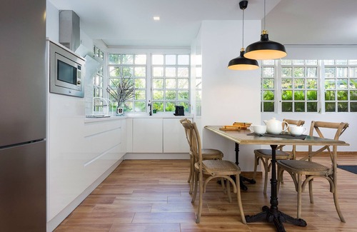 Santa Catalina Apartment | Modern and Spacious Loft in a Tranquil Location. San Leandro