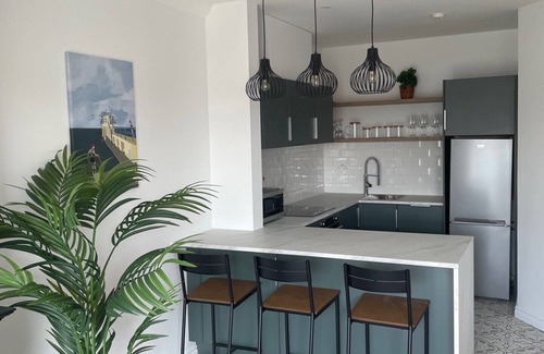 Roscoe Apartment | Modern and Spacious No. 5 - sleeps 6 - free parking