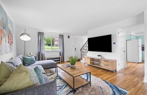 Pittsburgh House | Modern and Spacious House