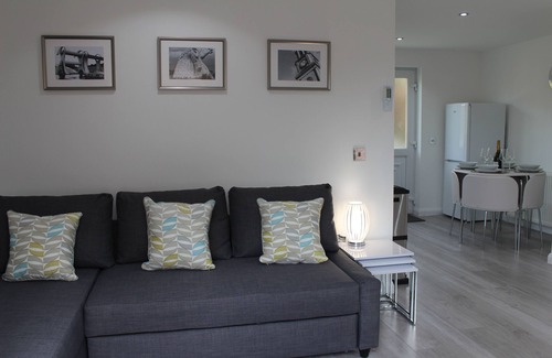Falkirk House | modern and stylish service, self catering accommodation in Falkirks town centre.
