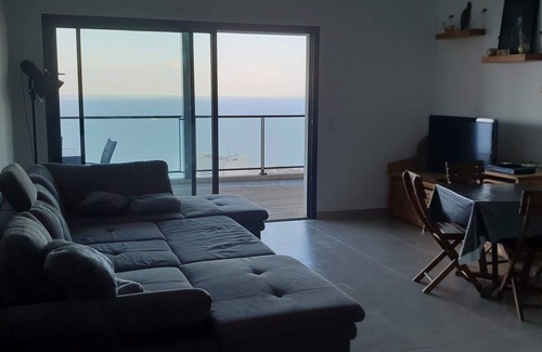 Ville-di-Pietrabugno House | Modern apartment with 180 degree sea view