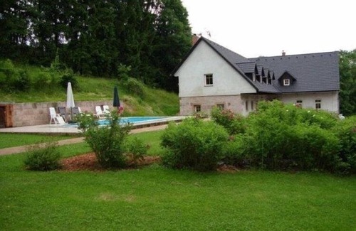 Stupná Apartment | Modern Apartment in Vidochov with Swimming Pool