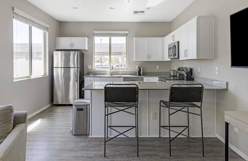 Litchfield Park Apartment | Modern Apartment in Prime Location (ID7657X12)