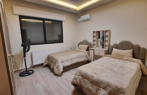 Amman Apartment | Modern Apartment, 3-Bedroom, Guest Room, 3-Bathrooms, with AC in the Heart of Amman