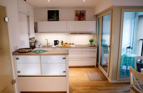 City Centre Regensburg Apartment | Modern apartment (62sqm) with loggia and balcony