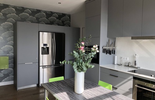 Enfants-Rouges Apartment | Modern Apartment - AC in ENTIRE APARTMENT - 3 Bedrooms - 2 Bathrooms - 2 Toilets