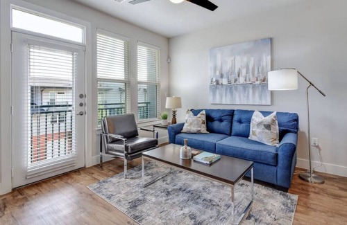 King William Apartment | Modern Apartment Close to Downtown|Wifi|Pool|Gym