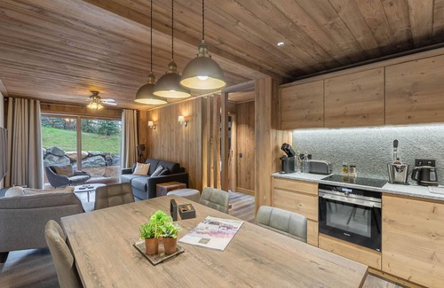 Le Praz Apartment | Modern Apartment Close to Slopes in Courchevel Le Praz