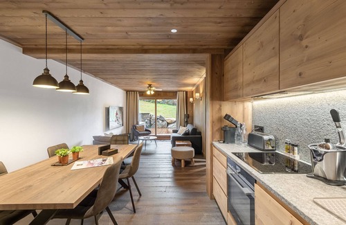 Le Praz Apartment | Modern Apartment Close to Slopes in Courchevel Le Praz