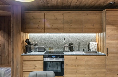 Le Praz Apartment | Modern Apartment Close to Slopes in Courchevel Le Praz